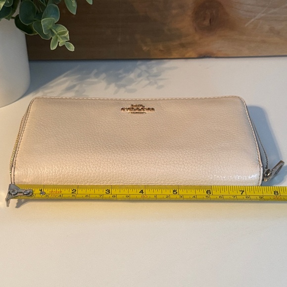 Coach C3441 Long Zip Around Crossgrain Accordion Leather Wallet Chalk - Picture 9 of 12